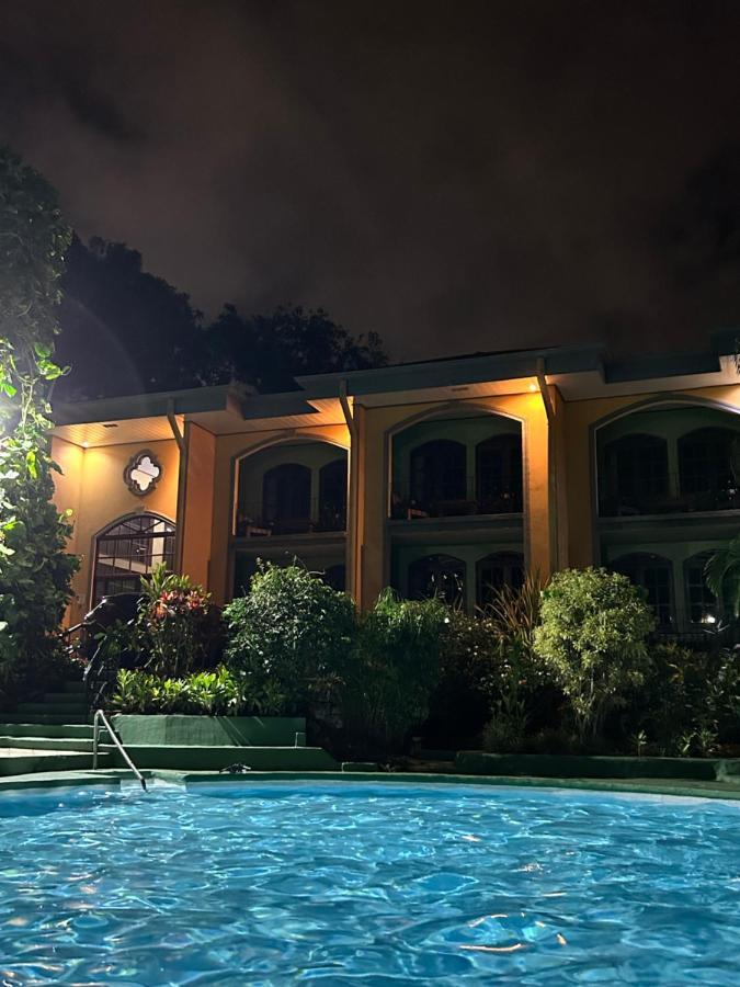 Trapp Family Country Inn San Antonio De Belen Buitenkant foto