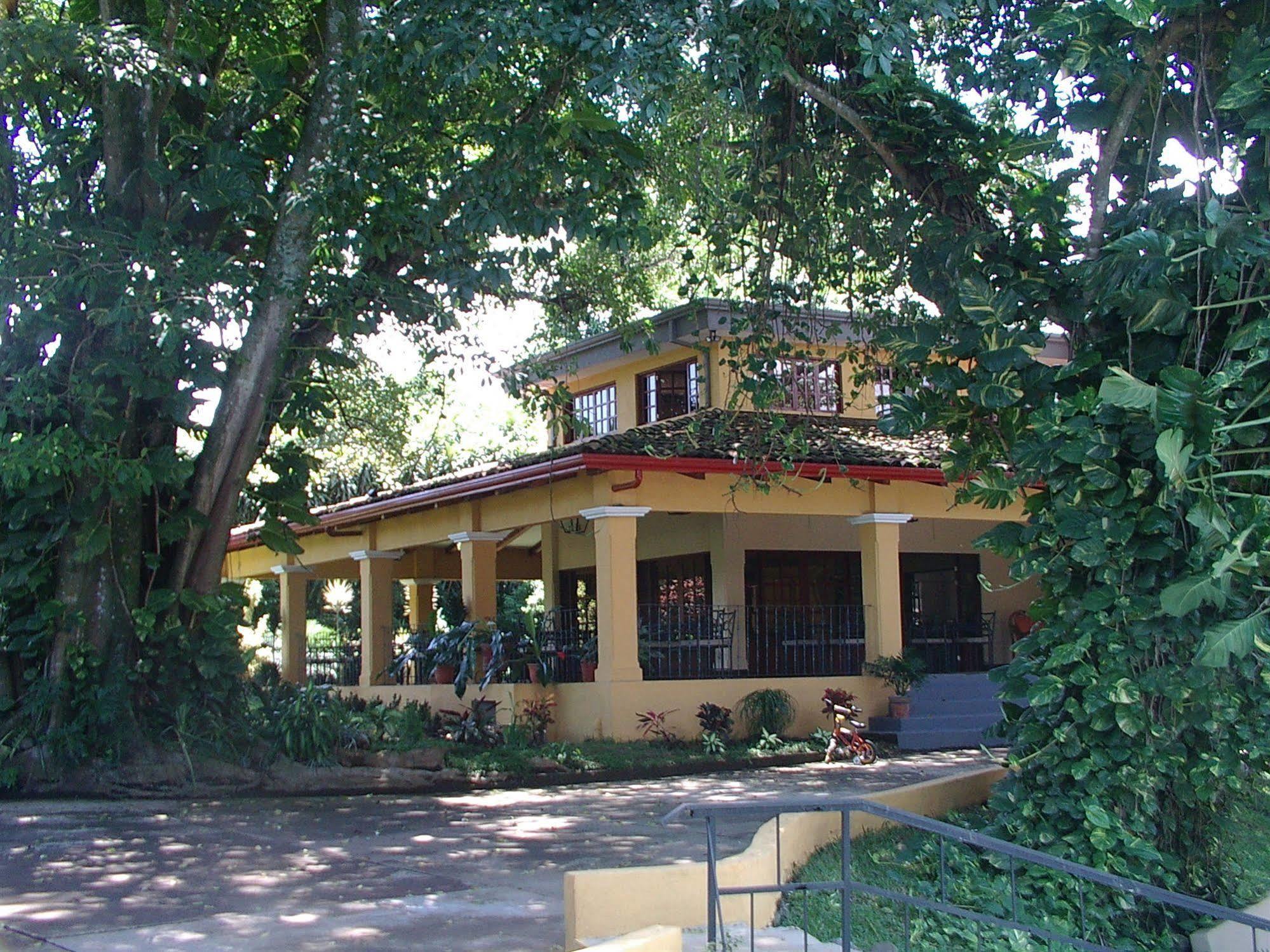 Trapp Family Country Inn San Antonio De Belen Buitenkant foto