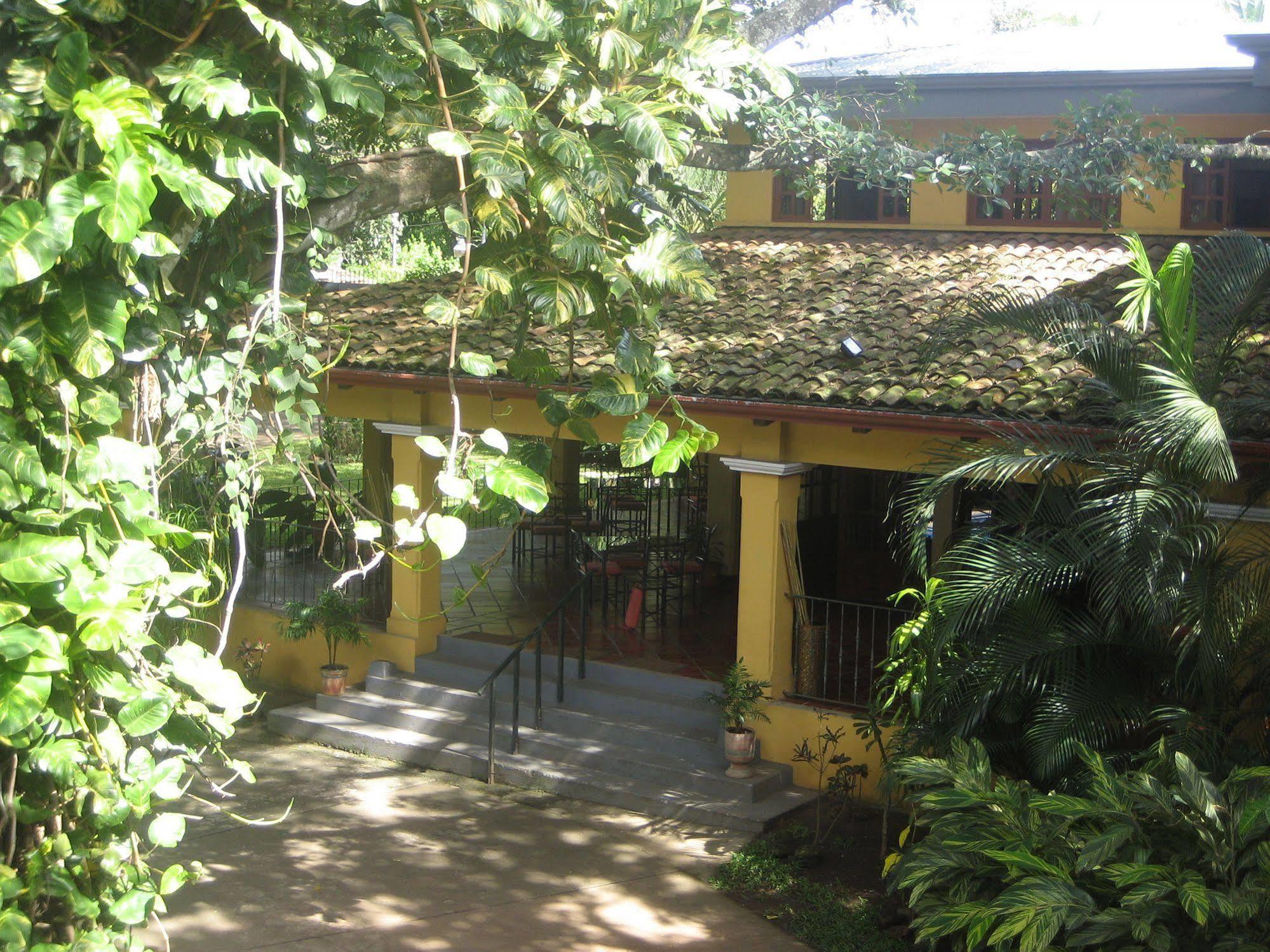 Trapp Family Country Inn San Antonio De Belen Buitenkant foto