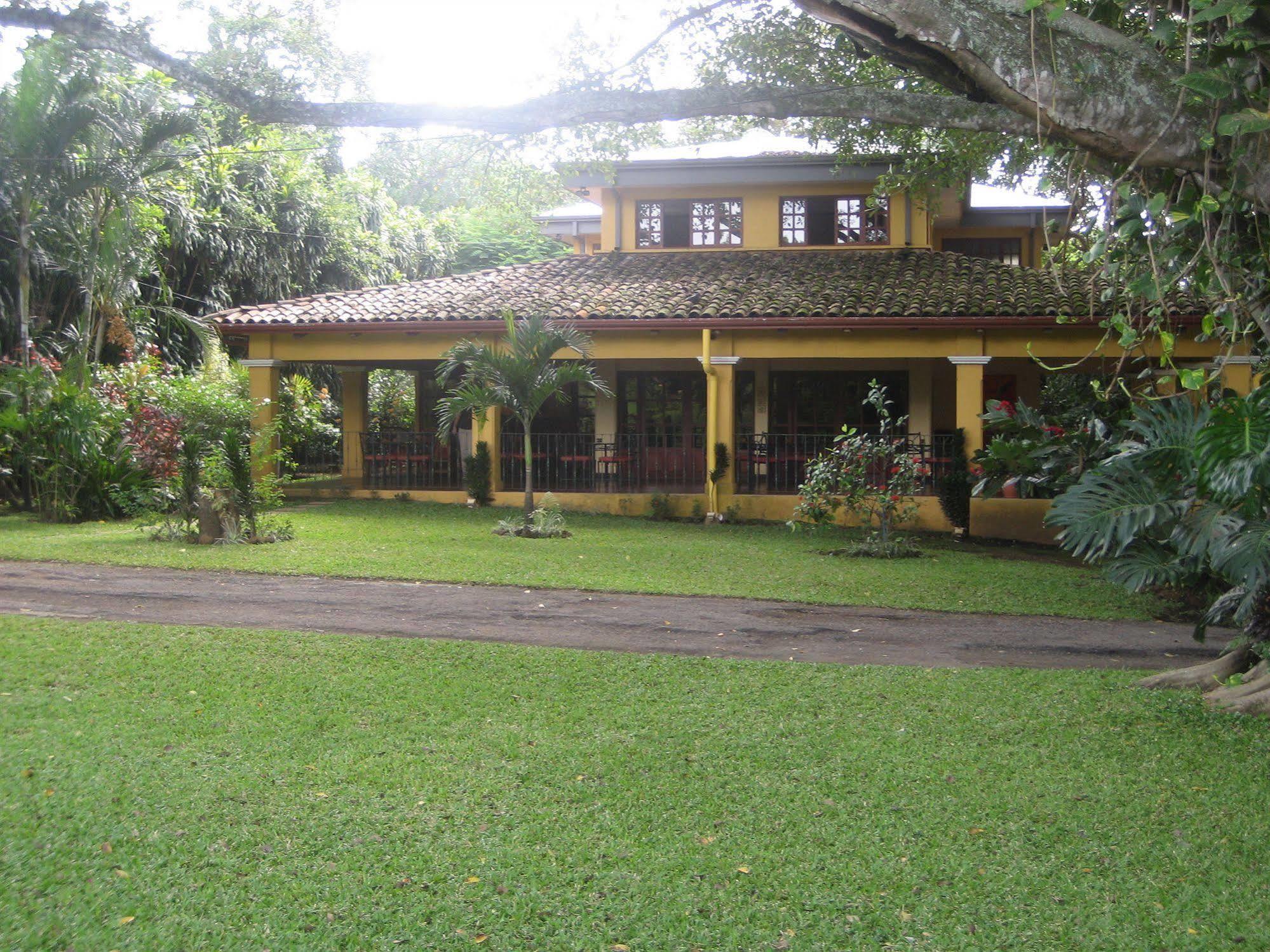 Trapp Family Country Inn San Antonio De Belen Buitenkant foto